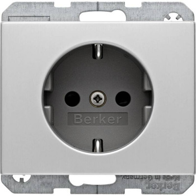 Розетка Berker, скрытый монтаж, с заземлением, со шторками, алюминий Розетка Berker, скрытый монтаж, с заземлением, со шторками, алюминий