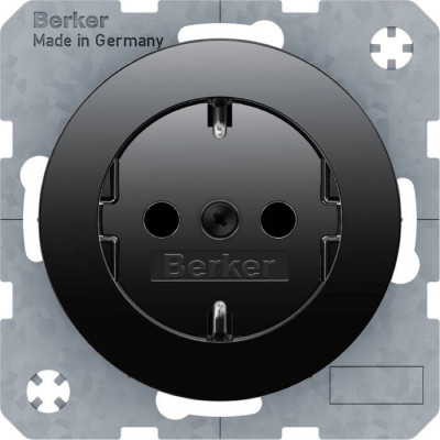 Розетка Berker, скрытый монтаж, с заземлением, со шторками, черный блестящий Розетка Berker, скрытый монтаж, с заземлением, со шторками, черный блестящий
